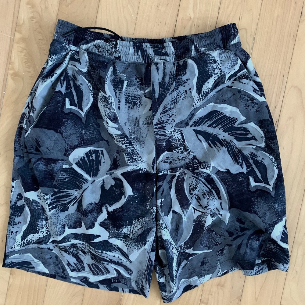 Lulu lemon Mens Breaker Lined Short 9" Black/Grey/White